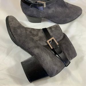 Clarks Narrative grey suede ankle boots